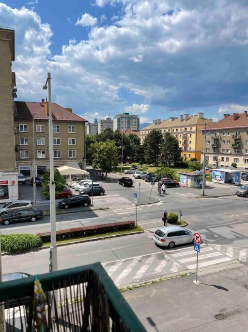 Priestranny 3 Izb. Apartman V Centre S Parkovanim. Banska Bystrica Exterior photo